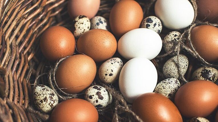 Quail and chicken eggs should be added to the male diet to maintain potency. 